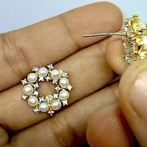 Boucles d'oreilles clous de luxe en perles circulaires pour femmes, plaquées or, style halo, élégantes, bijoux de mariée, vente en gros - Product Image 3