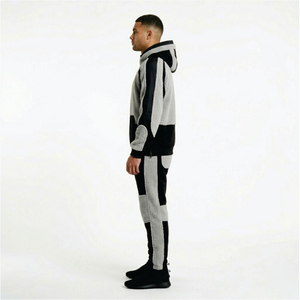 ชุดวอร์มหรูหราแบบหลายเนื้อผ้า – เสื้อฮู้ดดี้เทคโนโลยีพร้อมขอบเชอร์ปา และกางเกงจ็อกเกอร์ทรงเข้ารูปพร้อมลายเชนิลแบรนด์ดิ้ง - Product Image 4