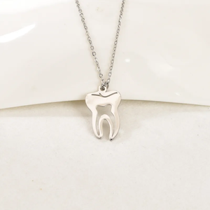 Collier pendentif géométrique pour femme, acier inoxydable 304 résistant à l'eau, chaîne fine plaquée or 18 carats - Product Image 2