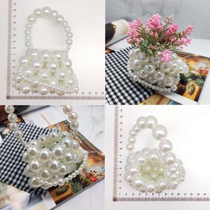 Mini bolso hecho a mano con perlas, accesorio de moda clásico de plástico blanco para mayores de 14 años - Product Image 3