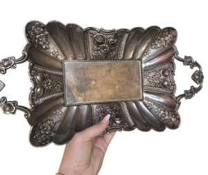 Plato de Servir Dorado de Aluminio con Diseño Clásico y Patrón Único, Textura Martillada a Mano, Excelente Regalo a Precio de Mayoreo - Product Image 3
