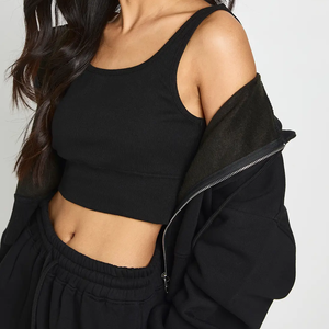 Ensemble de luxe deux pièces pour femme : sweat à capuche et short – Confortable, élégant et décontracté – Design plissé, coupe ample, couleur unie – Idéal pour le sport et le yoga - Product Image 3