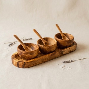 Ensemble de condiments artisanal en bois d'olivier naturel, 3 petits bols à trempette avec cuillères et plateau de service pour épices, trempettes, ustensiles de cuisine - Product Image 1