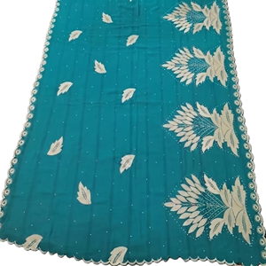Écharpe longue en mousseline de soie pour femme, broderie florale, bord festonné, légère et respirante, vente en gros, OEM ODM personnalisé - Product Image 2