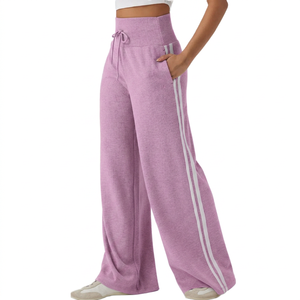 Pantalon de survêtement côtelé personnalisé pour femme, taille haute, coupe ample, jambe large, avec cordon de serrage et bande latérale, gris avec rayures violettes - Product Image 4