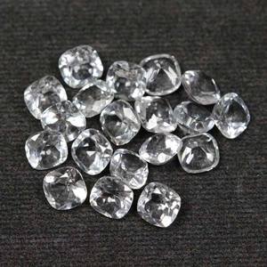 โทแพซสีขาวธรรมชาติทรงคุชชั่นเจียระไนแบบเหลี่ยม  ขนาดมาตรฐาน  พร้อมใบรับรอง  ไม่ผ่านการปรับแต่ง  พร้อมสำหรับการฝังในเครื่องประดับ - Product Image 1