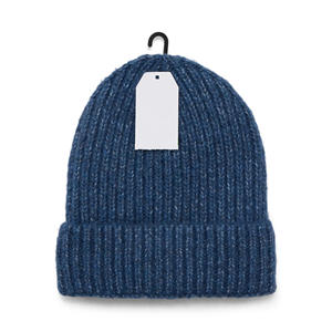 Bonnet d'hiver en tricot personnalisable, mélange de 69 % polyester et 31 % acrylique, avec logo brodé, bord côtelé, doux et chaud. - Product Image 3