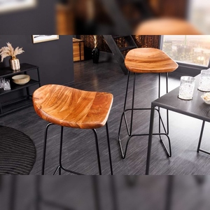 Taburete de Bar Vandana Urban Spirit Moderno de Madera de Acacia Natural con Reposapiés de Metal Negro - Ecológico para Dormitorio y Uso en Hoteles - Product Image 1