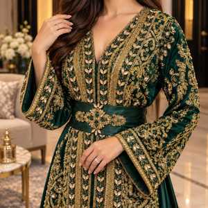 Robe Abaya vert émeraude pour femmes, broderie dorée lourde, robe longue élégante de créateur marocain, manches longues, robe maxi ornée de bijoux - Product Image 4