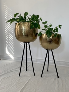 Macetero metálico de diseño innovador, macetero metálico de diseño creativo, macetero metálico decorativo, macetero metálico, accesorio para el hogar, metal - Product Image 1