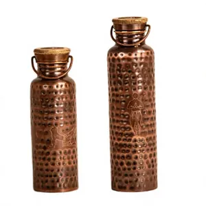 Juego de botellas de cobre puro grabadas a mano con motivos de yoga, estilo antiguo, para uso en el hogar, viajes y fiestas. - Product Image 1