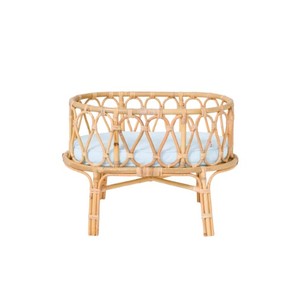 Cuna de bebé artesanal de ratán natural con marco de mimbre tejido a mano y diseño festoneado decorativo para guardería y recién nacidos - Product Image 3