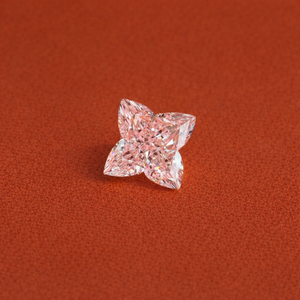 เพชรทรงผีเสื้อสีชมพูอ่อน น้ำหนัก 2.00 กะรัต ได้รับการรับรองจาก IGI เพชรสร้างในห้องปฏิบัติการ ความเจียระไนแบบแฟนซี ประกายวิบวับ เหมาะสำหรับทำเครื่องประดับ - Product Image 3