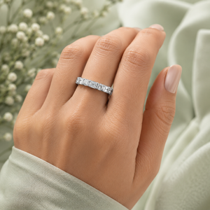 Bague Couronne Émeraude de Haute Qualité avec Diamant de Laboratoire Taille Ovale et Émeraude en Or 18K – Fournisseur OEM de Bijoux Fins en Gros - Product Image 2