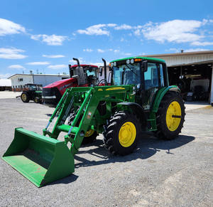 Tractor agrícola 2014 120hp MFWD 4x4 con implementos completos 690 HRS a la venta-Motor como componente central - Product Image 4