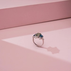 Anillo de Cóctel con Diamantes Cultivados en Laboratorio de 2.05CT, Verde Azul, en Oro Blanco de 14K, Forma Mixta, Fabricante Mayorista, Personalizado OEM/ODM - Product Image 2