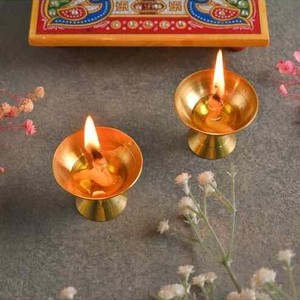 Élégante lampe à huile Diya en laiton pour la décoration des fêtes, accent décoratif pour la maison, Pooja Deepak traditionnel, fabricant et exportateur en gros - Product Image 1