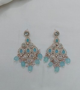 ชุดเครื่องประดับเจ้าสาวสไตล์ชาติพันธุ์ชุบทองคำสีกุหลาบประณีต ประดับเพชรซิร์คอน สร้อยคอแบบโชคเกอร์ ต่างหู และมงกุฎติกก้า สำหรับงานครบรอบแต่งงาน - Product Image 4