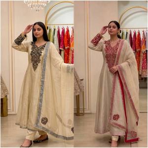Salwar Kameez en coton vert brodé avec dupatta, tenue traditionnelle indienne pour femme, coupe régulière, longueur au sol, sans plis - Product Image 2