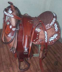 Hecho a mano de cuero genuino Western Trail Riding Antique Saddle Beads Inglés Equitación Disponible a granel al por mayor - Product Image 6