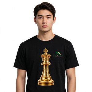 NEXTEX T-shirt unisexe en jersey de coton doux noir à col rond avec motif Roi d'échecs doré - Product Image 1
