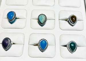 Anillo Unisex de Moda Chapado en Plata 925 con Gemas Vintage de Larimar, Lapislázuli, Ojo de Tigre y Calcedonia - Product Image 3