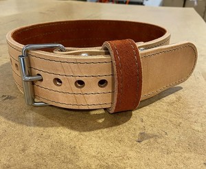 Ceinture de musculation en cuir à prix abordable pour l'entraînement en salle de sport, avec logo personnalisable, pour la force athlétique - Product Image 1