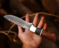 Couteau de chasse artisanal en acier Damas à pointe tombante avec manche en bois, outil multifonctionnel pour l'extérieur, personnalisable DIY et OEM