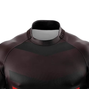 Maillot de football géométrique noir et rouge pour homme, manches courtes, col rond, anti-humidité, ajusté, en polyester, vêtement de sport - Product Image 4