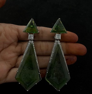 ต่างหูระย้าทรงยาวประดับเพชร CZ คุณภาพพรีเมียม ดีไซน์สวยหรู ชุบเงินบนทองเหลือง เหมาะสำหรับผู้หญิงและเด็กผู้หญิง สวมใส่ในงานเลี้ยงตอนเย็น - Product Image 4