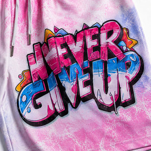 กางเกงขาสั้นผู้ชายลายมัดย้อมพร้อมลายพิมพ์ Never Give Up เอวแบบมีเชือกผูก ระบายอากาศได้ดี สวมใส่สบาย - Product Image 6