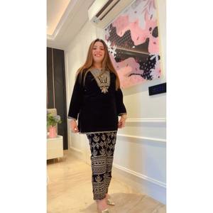 SÉQUENCE DE FIL DE VELOURS VISCOSE ATTRACTIVE EN DESSUS AVEC DUPATTA NOIR - Product Image 1