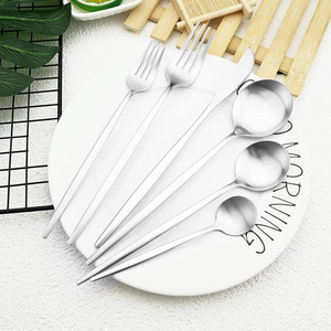 Ensemble de couverts modernes en acier inoxydable de haute qualité, durables et réutilisables, pour les fêtes, les dîners et la maison, à bas prix - Product Image 1