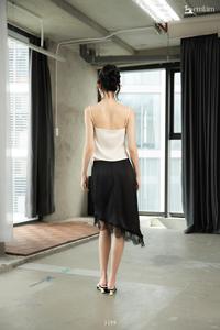 Conjunto de Dos Piezas para Mujer al por Mayor, Camisola con Ribete de Encaje y Falda Midi Asimétrica ET3199 - Product Image 2