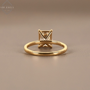 Anillo Solitario de Diamante Corte Esmeralda en Oro Amarillo con Engaste Alto, Joyería de Compromiso de Lujo para Mujer, Regalo de Diseño Exclusivo - Product Image 6