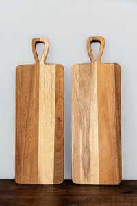 Planche à découper en bois d'acacia naturel avec poignée – 100 % écologique, disponible en deux tailles - Product Image 1