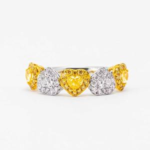 Anillo de Mujer con Diamantes Cultivados en Laboratorio, Corte Corazón, 0.72CT, Oro Blanco de 14K, Color Amarillo Fantasía VS+, Engaste Pavé, Certificado IGI - Product Image 1