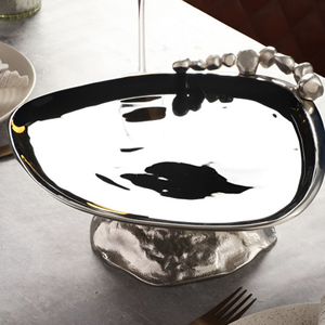 Support à gâteau en métal de luxe avec finition émail noir, bordure argentée et base texturée, plateau élégant pour la décoration de desserts à la maison - Product Image 4