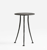 Table d'appoint en fer forgé noir au design industriel, base en métal noir durable pour la maison