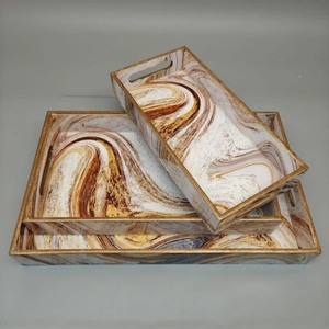 Juego de 3 bandejas de servir de MDF con diseño artístico de mármol blanco y marrón con acabado de esmalte brillante. - Product Image 1
