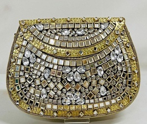 Hermoso bolso de mano de resina Kundan con borde de metal para mujer, ideal para fiestas nocturnas, de f s international - Product Image 3