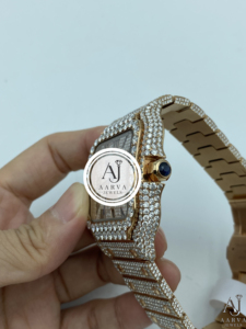 AARVA JEWELS นาฬิกาข้อมือสแตนเลสสตีลทรงสี่เหลี่ยมประดับเพชรหรูหราสไตล์วินเทจ สายสีเหลืองทอง หน้าปัดแสดงเวลาแบบอนาล็อก ตัวเลขโรมัน ระบบควอตซ์ ขนาด 40 มม. - Product Image 4