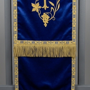 Chapelet religieux brodé bleu avec IHS et franges pour la décoration de l'autel de l'église - Product Image 6