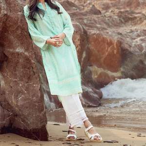 Chemise de pelouse imprimée numérique pour femme - Product Image 4