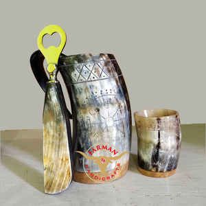 Ensemble de mugs à boire en corne de bœuf Viking, sculptés à la main, sans danger pour les aliments et étanches, avec verre à shot et ouvre-bouteille à prix avantageux - Product Image 1