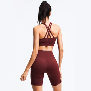Ensemble de yoga 2 pièces pour femme, haut court sans couture taille haute et short, couleur unie, dos nageur, vêtements de sport compressifs pour le fitness - Product Image 5