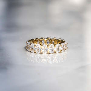 Bague Éternité Classique en Or Massif 18 carats pour Femme, Sertie de Diamants Ronds Brillants en Pavé, Bijou Fin pour Mariage - Product Image 2