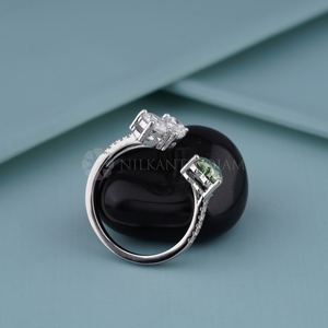 Anillo de diamantes de oro blanco con diseño moderno en corte redondo, de pera y de corazón, con claridad VVS certificada por IGI para mujeres, de proveedor indio. - Product Image 1
