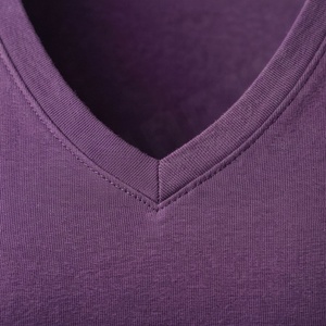 T-shirt de luxe pour femme en coton biologique GOTS, col en V, manches longues, couleur personnalisable, coupe ajustée et durable, prélavé - Product Image 4