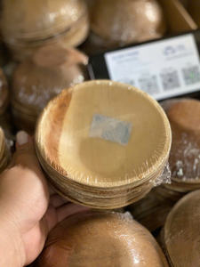 Assiettes en feuilles de palmier très demandées pour les buffets, les événements, les fêtes et les restaurants au Vietnam - Product Image 4